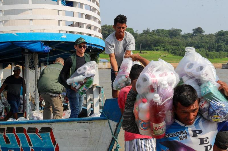 Governo do Amazonas segue com atendimentos a famílias atingidas por desbarrancamento em Beruri
