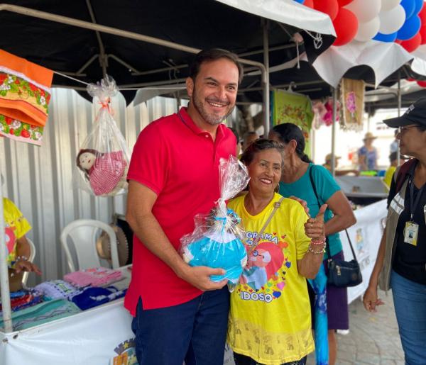 Vereador Mateus Assayag participa da Feira do Idoso Empreendedor e destaca investimentos para a melhor idade