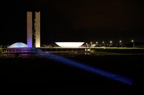 Cúpula do Senado é iluminada com bandeira de Israel após bombardeios