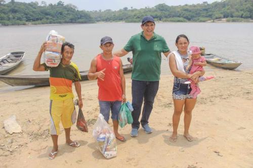 Mocambo e Caburi recebem primeiras 600 cestas básicas da operação seca 2023, montada pela Prefeitura de Parintins