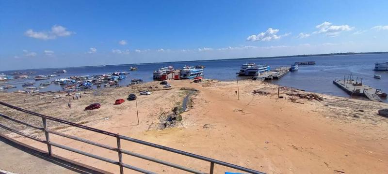 Rio Negro supera cota histórica da seca de 2010 no Amazonas