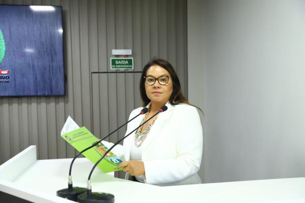Vereadora Márcia Baranda propõe Projeto de Lei para prevenção ao suicídio nas escolas de Parintins Vereadora Márcia Baranda propõe Projeto de Lei para prevenção ao suicídio nas escolas de Parintins