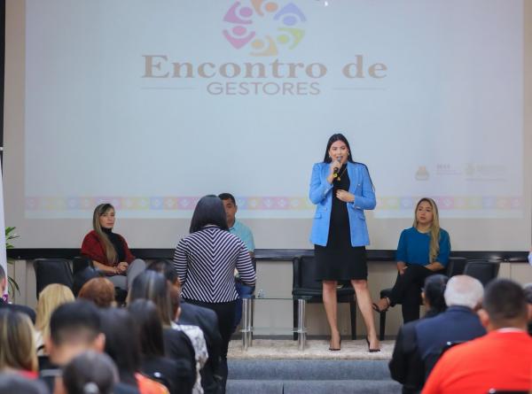 Deputada Mayra Dias fortalece parcerias no Encontro de Gestores da Assistência Social