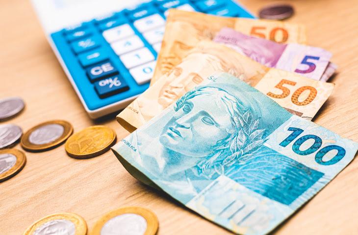 Receita abre na terça (24) consulta a lote de restituição do IR