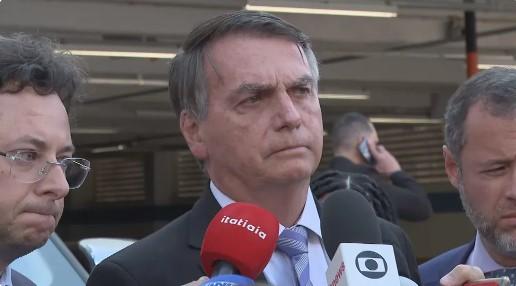 1.365 pessoas com mandados de prisão fizeram PIX para Bolsonaro
