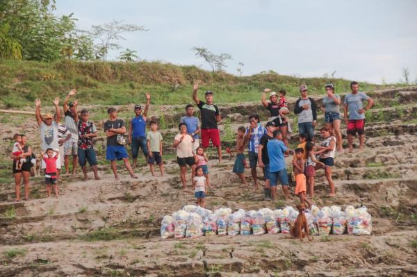 Prefeitura de Parintins prossegue entrega de cestas básicas a famílias isoladas pela seca histórica
