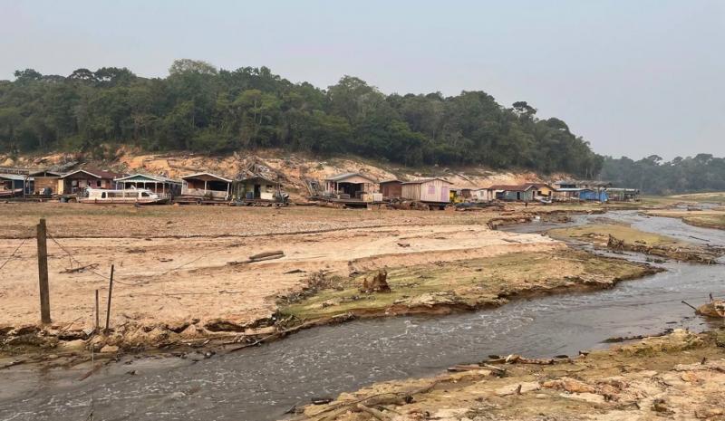 'A água começou a esquentar, a ferver, e os peixes sumiram': relata indígena sobre os impactos da seca no Rio Negro