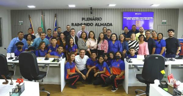 Márcia Baranda preside Sessão Especial em homenagem a Escola Estadual Tomaszinho Meirelles