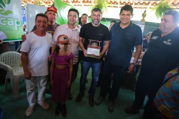 Wilson Lima prestigia 37ª Expopin e entrega Cartões do Produtor Primário