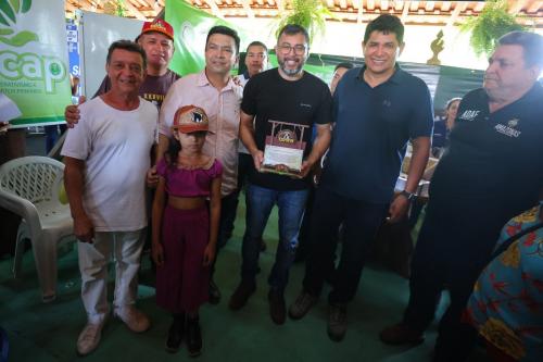 Wilson Lima prestigia 37ª Expopin e entrega Cartões do Produtor Primário