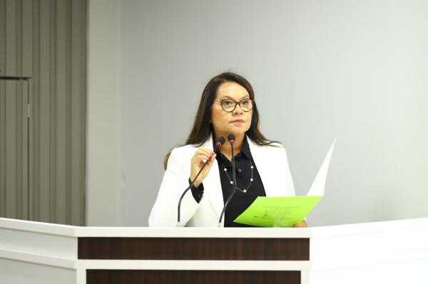 Márcia Baranda propõe Transferência da Titularidade do Abastecimento de Água em Parintins para a COSAMA