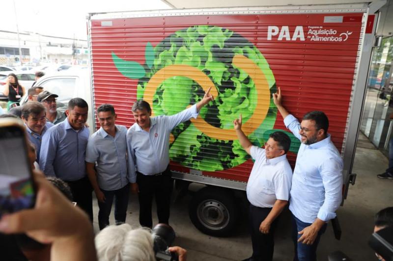Governo do Amazonas recebe cinco caminhões baú para apoiar o escoamento da produção rural