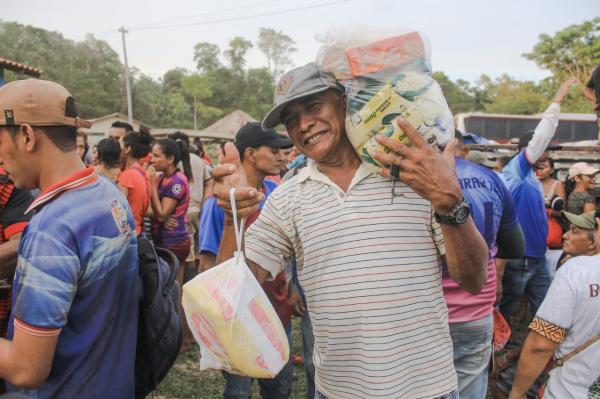 Mais de 20 comunidades e 1.600 famílias na Vila Amazônia receberam ajuda humanitária 