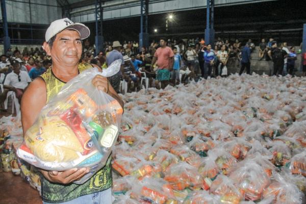 Moradores do Mocambo do Arari recebem mais 478 cestas da operação Estiagem
