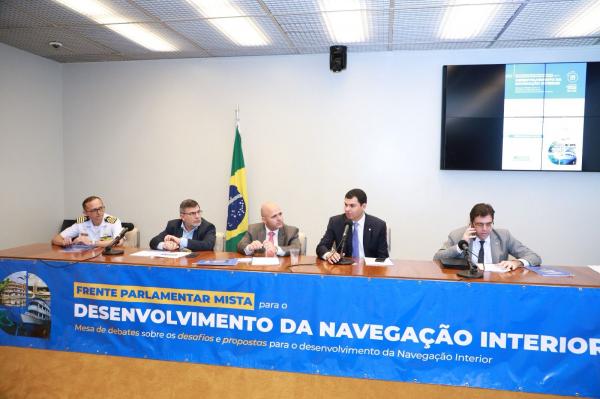 Saullo Vianna comanda debate que apontou desafios e soluções para navegação no interior