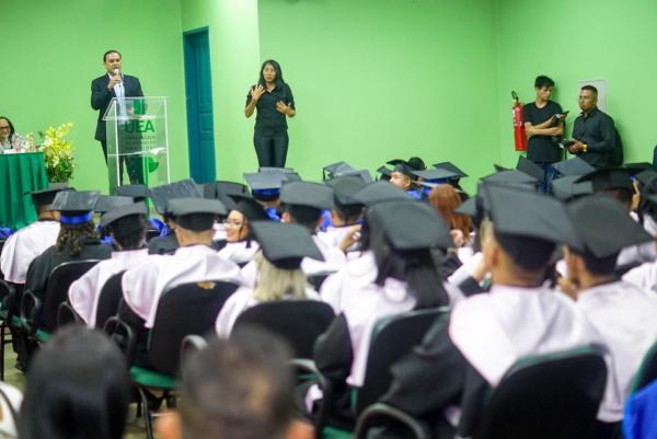 Vereador Mateus Assayag celebra conquista dos novos professores formados no Cesp/UEA
