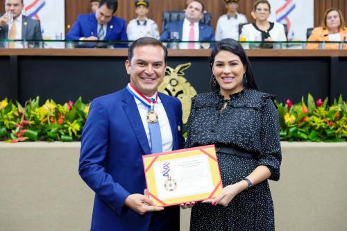 Na Aleam, vereador Mateus Assayag é condecorado com a Medalha do Mérito Legislativo