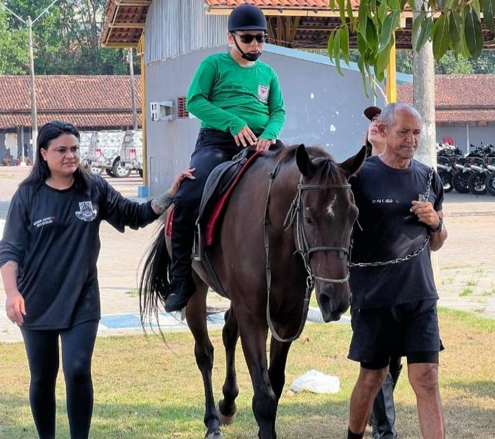 Núcleo de Equoterapia da Polícia Militar do Amazonas vai aumentar número de vagas em 2024