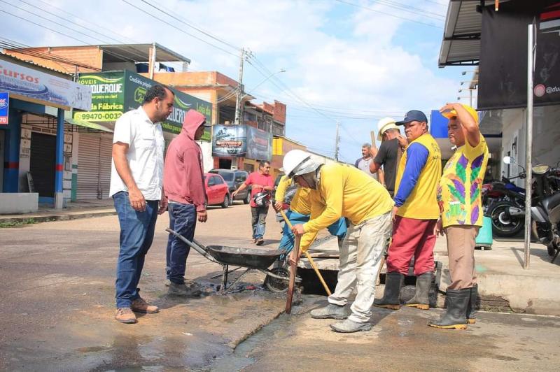 Devido período chuvoso, Secretaria de Obras realiza limpeza de bueiros e pede conscientização dos moradores