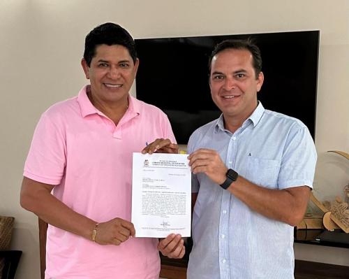 Em Ofício, vereador Mateus Assayag solicita fardamento e material escolar para todos os alunos da rede municipal