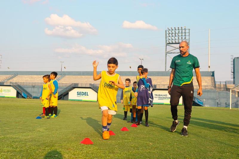 Pelci celebra o Dia do Treinador de Futebol e o impacto no desenvolvimento esportivo no Amazonas