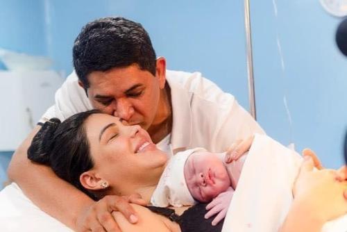 Nasce Maya, filha de Mayra Dias e Bi Garcia