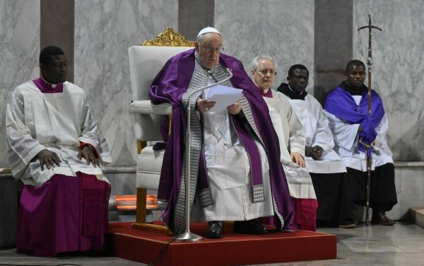 Papa Francisco: A vida não é um teatro, a quaresma nos convida a descer do palco do fingimento