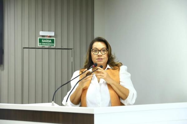 Vereadora Márcia Baranda propõe reforço na saúde mental de Parintins Vereadora Márcia Baranda propõe reforço na saúde mental de Parintins