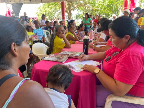 Ação social e de saúde da deputada Mayra Dias atende comunidades da Gleba de Vila Amazônia