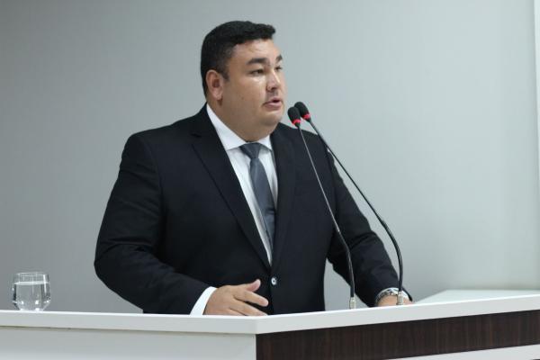 Vereador Alex Garcia alerta para importância da segurança no trânsito em Parintins