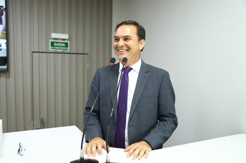 Mateus Assayag solicita campo sintético coberto para a orla do Bairro União