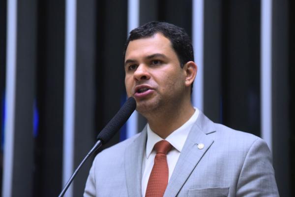 Comissão de Direito Pessoas com Deficiência aprova projeto de Saullo Vianna sobre lúpus