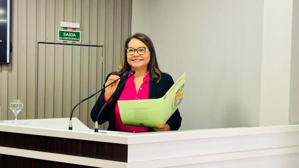Márcia Baranda recebe apoio unânime na Câmara por proposta de inclusão na UEA com máquina de braille
