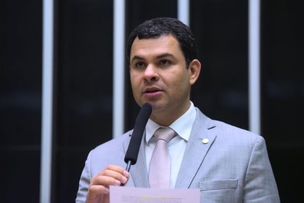 Projetos de Lei de Saullo Vianna regulam Inteligência Artificial na internet para proteger usuários Projetos de Lei de Saullo Vianna regulam Inteligência Artificial na internet para proteger usuários