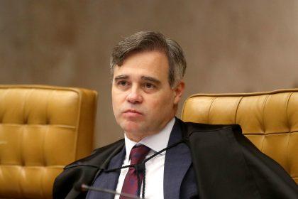 ‘Cassada a palavra. A senhora não tem decoro’, diz André Mendonça a advogada em audiência 