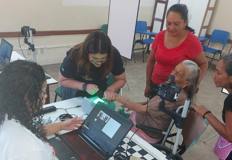 Em Parintins, mais de 1,6 mil pessoas foram atendidas no mutirão de serviços do Governo do Amazonas