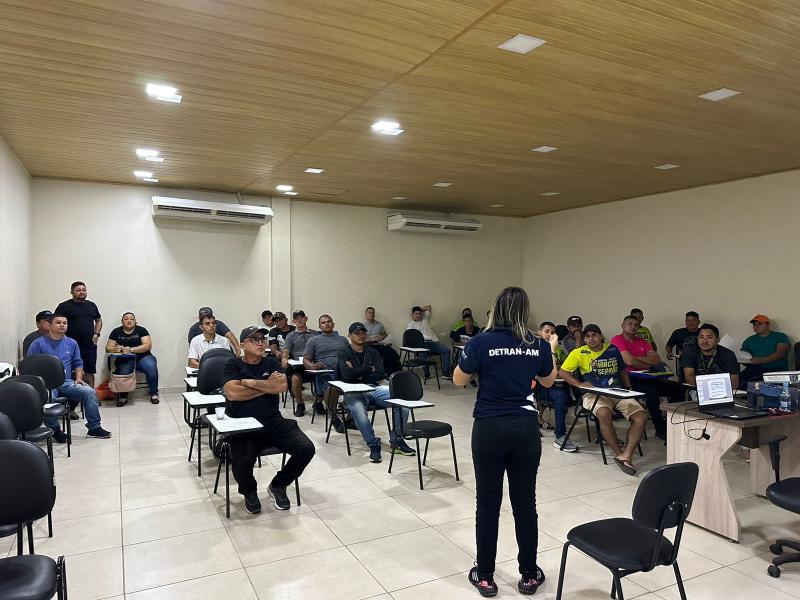 Detran-AM abre inscrições ao curso de especialização para mototaxistas, em Manacapuru