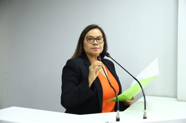 Márcia Baranda pede melhorias na estrutura da Praça do Cristo Redentor 