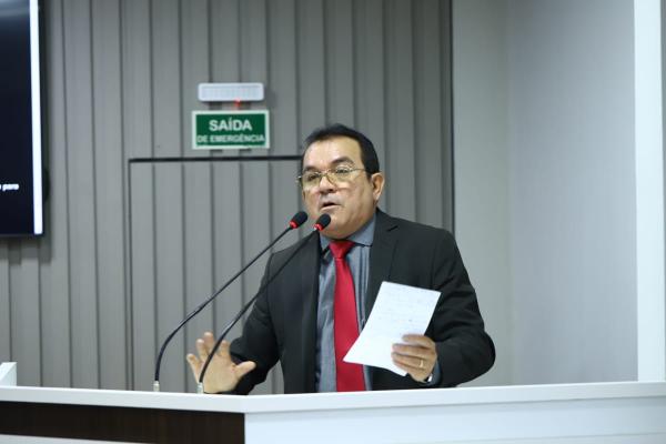 Massilon solicita ao Cetam dez cursos profissionalizantes para atender a demanda turística em Parintins