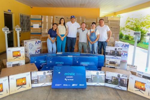 Deputada Mayra Dias entrega R$ 500 mil entre equipamentos e medicamentos para UBS, UPA e Hospital Jofre Cohen de Parintins 