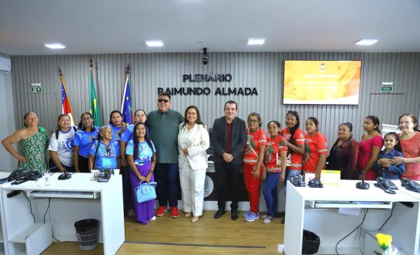 Márcia Baranda comanda sessão especial em honra ao Dia das Costureiras Márcia Baranda comanda sessão especial em honra ao Dia das Costureiras