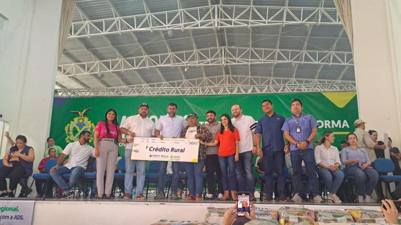 Governo do Estado garante R$ 72,9 mil em crédito e regularização a produtores rurais do Baixo Amazonas