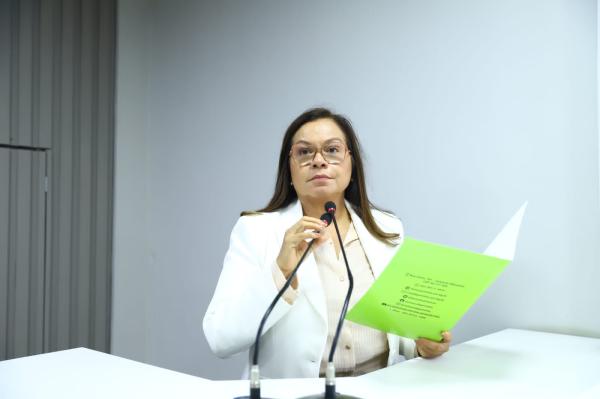 Márcia Baranda pede melhorias da Rua Dr. Romualdo Corrêa, esquina com Estrada do Macurany, no Bairro Itaúna II