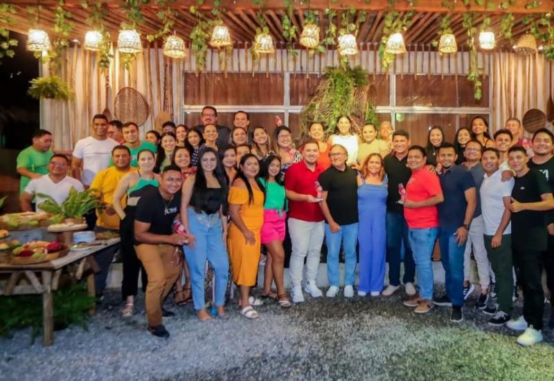 Deputada Mayra Dias faz encontro e presta homenagem aos jornalistas de Parintins