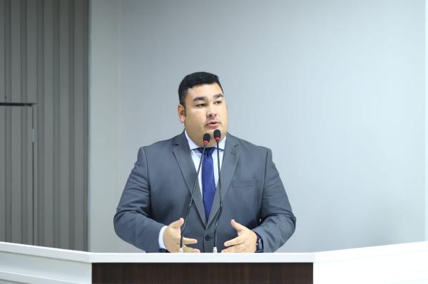 Vereador Alex Garcia propõe a criação das emendas impositivas em Parintins Vereador Alex Garcia propõe a criação das emendas impositivas em Parintins