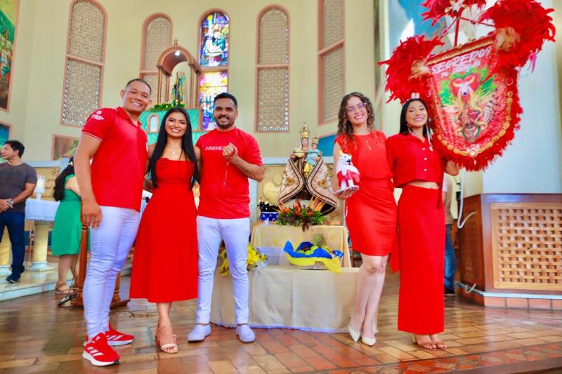 Garantido reverencia Nossa Senhora do Carmo como forma de gratidão e para pedir benção