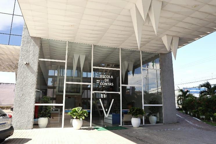 Escola de Contas do TCE-AM chega a Itacoatiara para curso sobre a Nova Lei de Licitações