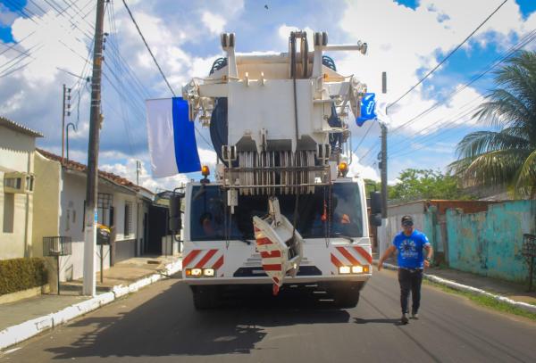 Guindastes chegam em Parintins para o espetáculo do Boi Caprichoso