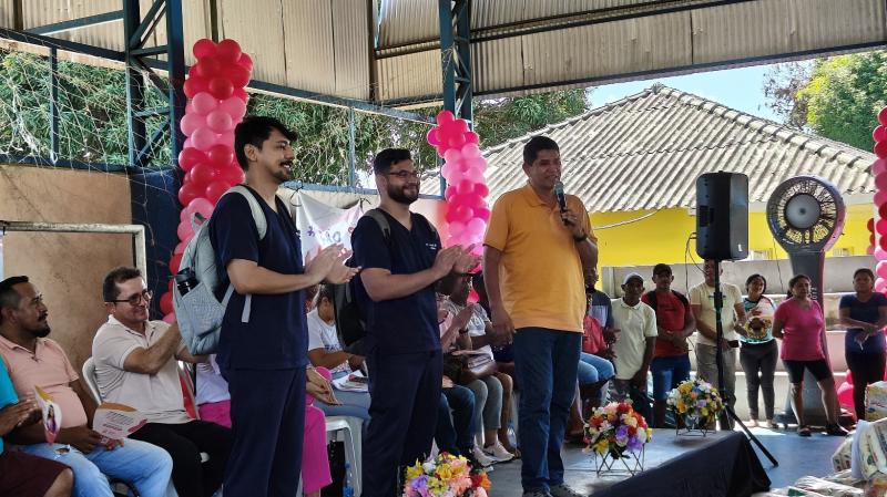 Prefeito de Parintins anuncia novos médicos para atendimento na zona rural