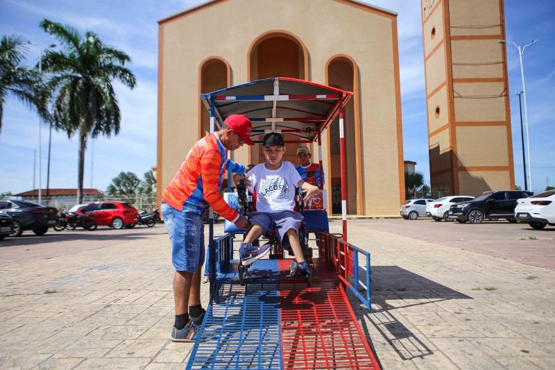 Festival de Parintins: primeiro triciclo adaptado para pessoas com mobilidade reduzida garante turismo acessível